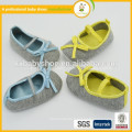 Boutique en ligne China Shoe Factory 2015 vente chaude très solf unique faite à la main nouveau-né bébé coton fil de chaussures en tissu